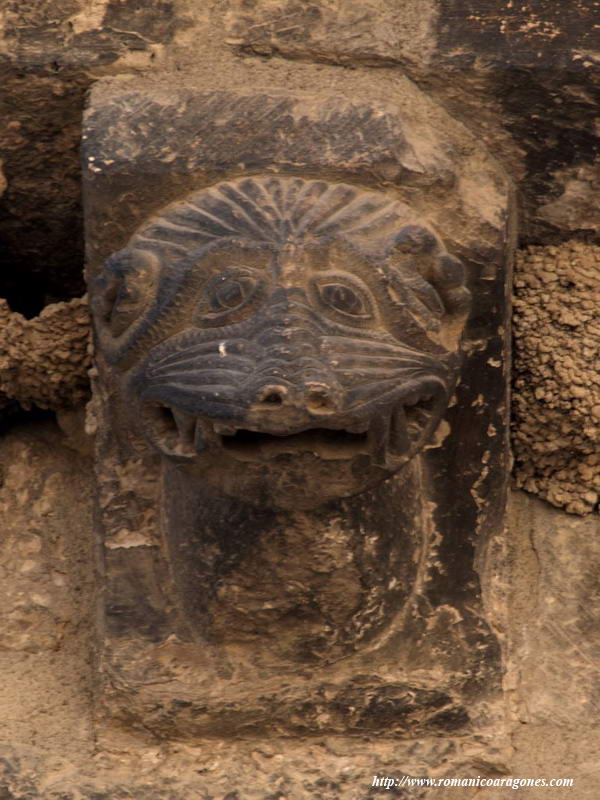 CANECILLO MURO NORTE: CARA DE MONSTRUO